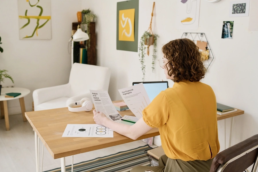 Side-by-side comparison of minimally invasive GAE versus knee replacement surgery