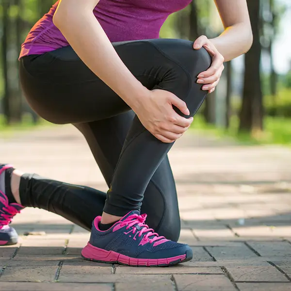 Runner experiencing knee pain that could be treated with GAE in Northeast Ohio